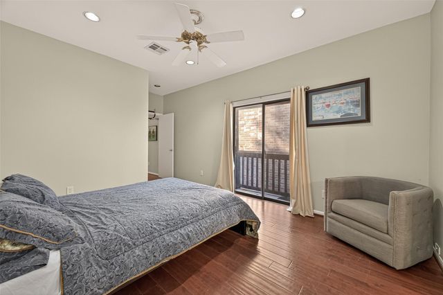 262 Sugarberry Circle, Houston, TX 77024