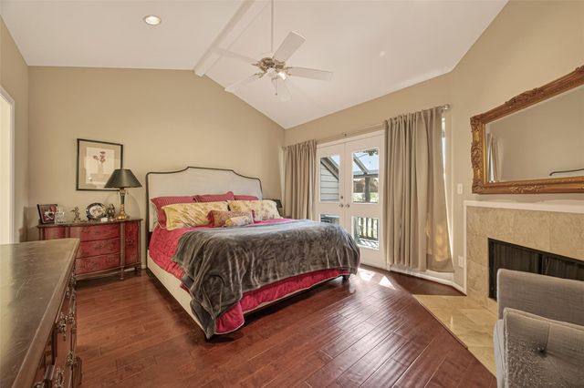 262 Sugarberry Circle, Houston, TX 77024