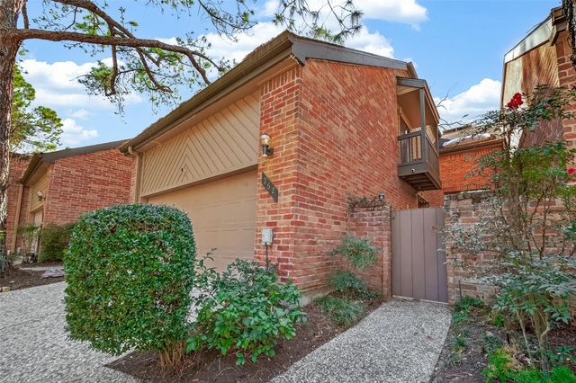 262 Sugarberry Circle, Houston, TX 77024