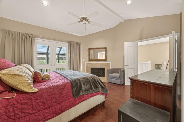 262 Sugarberry Circle, Houston, TX 77024