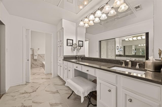 262 Sugarberry Circle, Houston, TX 77024