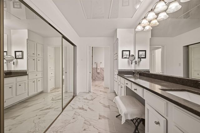 262 Sugarberry Circle, Houston, TX 77024