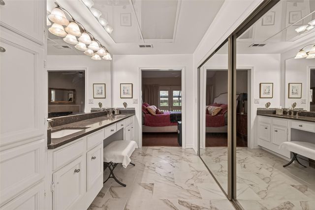 262 Sugarberry Circle, Houston, TX 77024