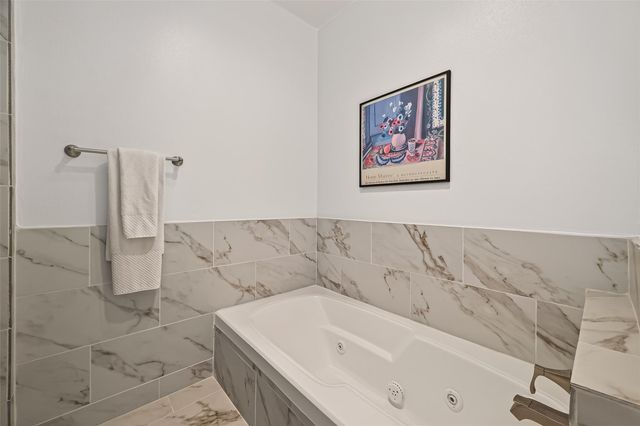 262 Sugarberry Circle, Houston, TX 77024