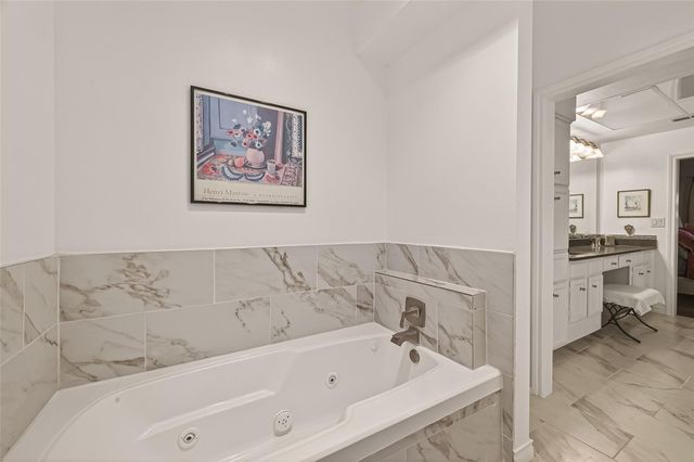 262 Sugarberry Circle, Houston, TX 77024