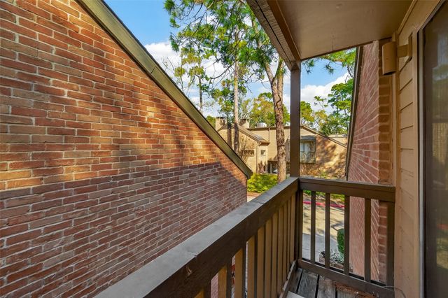 262 Sugarberry Circle, Houston, TX 77024