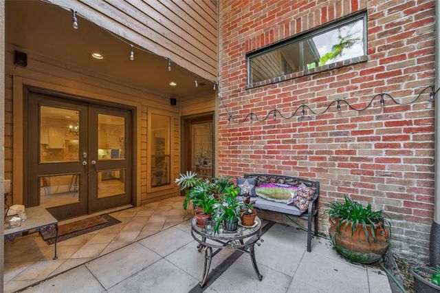 262 Sugarberry Circle, Houston, TX 77024