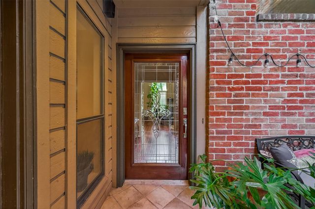 262 Sugarberry Circle, Houston, TX 77024