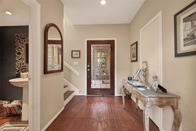 262 Sugarberry Circle, Houston, TX 77024