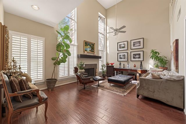 262 Sugarberry Circle, Houston, TX 77024