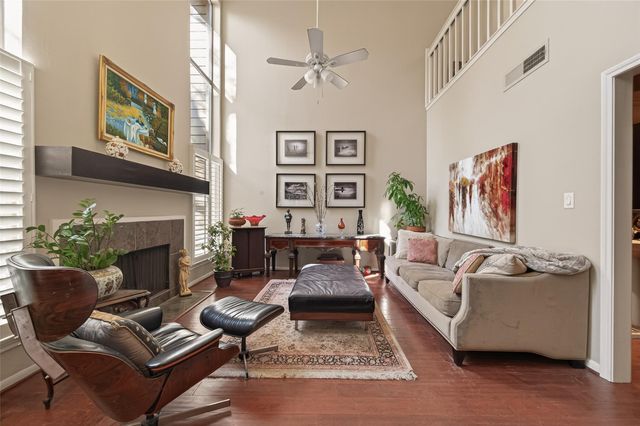 262 Sugarberry Circle, Houston, TX 77024