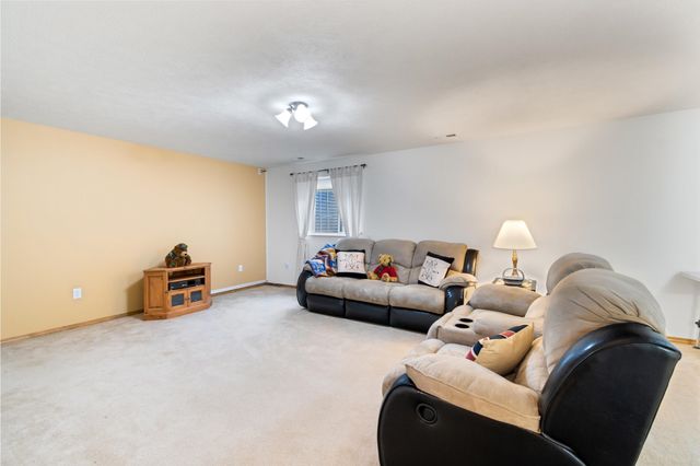 801 E Huron Dr, Spokane, WA 99208