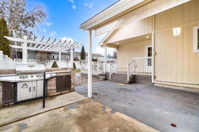 801 E Huron Dr, Spokane, WA 99208