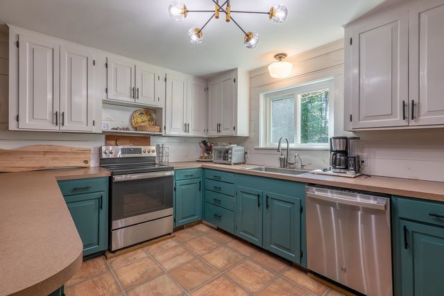 560 New Ireland Road, Manchester, VT 05255
