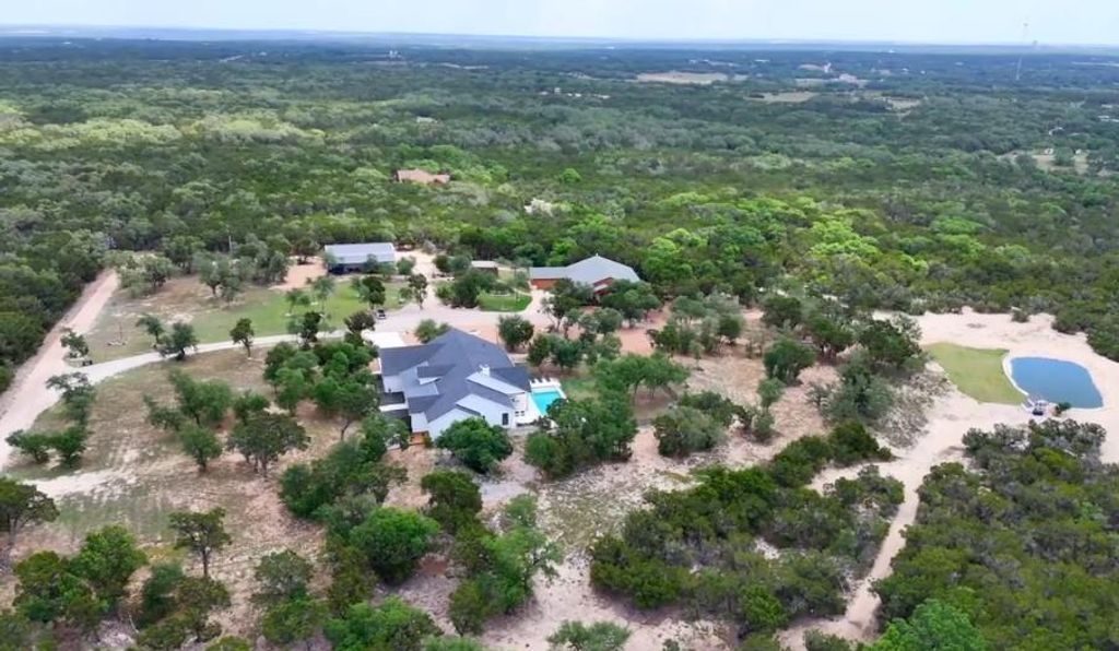 300 & 296 IVY Drive, Liberty Hill, TX 78642