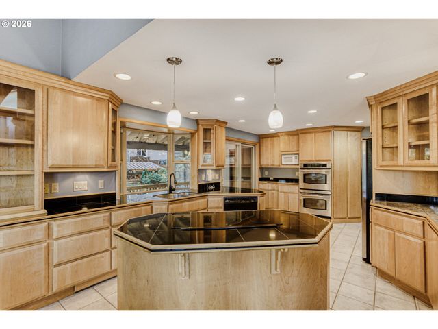 4635 Nw KAHNEETA Dr, Portland, OR 97229