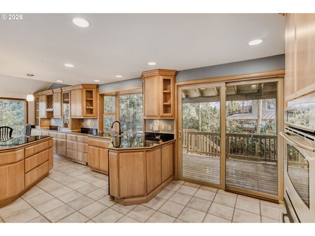 4635 Nw KAHNEETA Dr, Portland, OR 97229