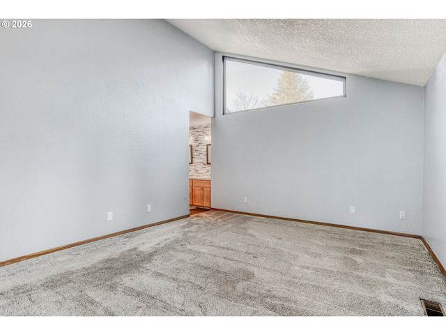 4635 Nw KAHNEETA Dr, Portland, OR 97229