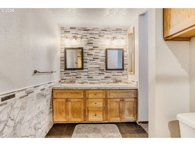 4635 Nw KAHNEETA Dr, Portland, OR 97229