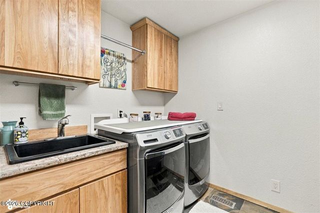 8670 Kushtaka Circle, Anchorage, AK 99504