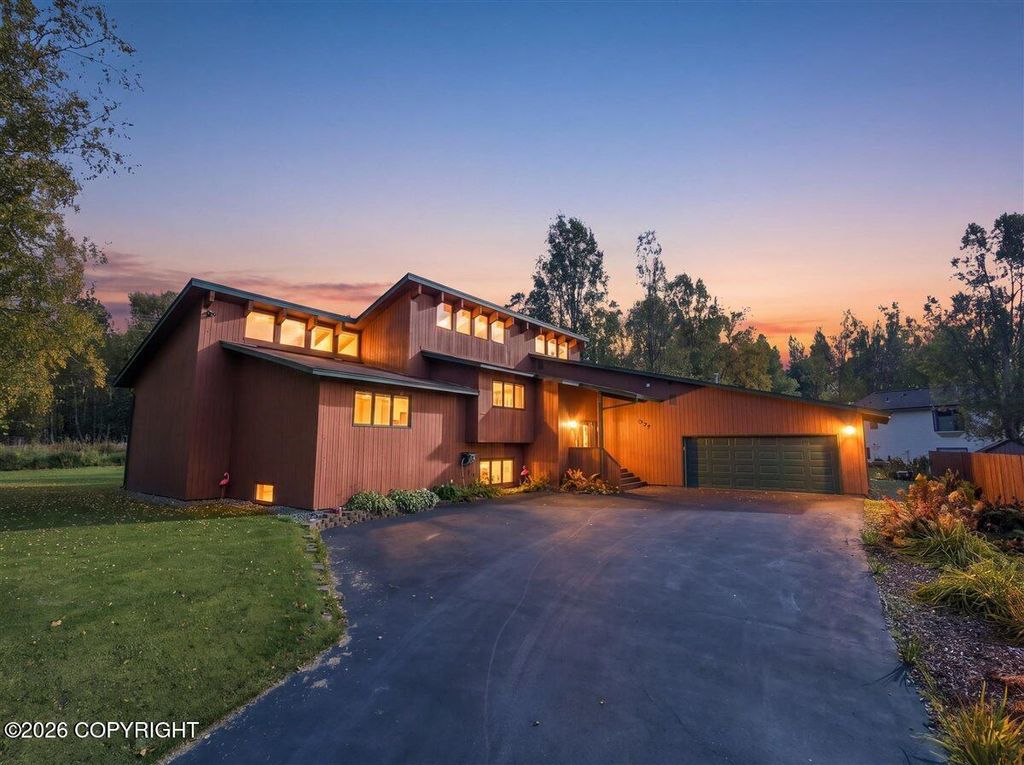 8670 Kushtaka Circle, Anchorage, AK 99504
