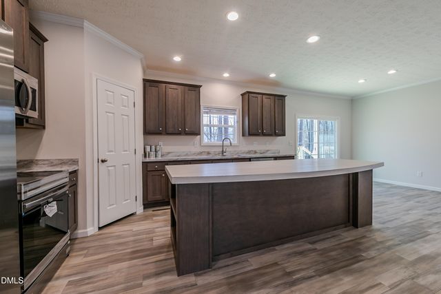 207 Old Nc 75 S, Stem, NC 27581