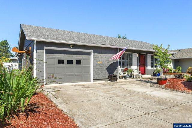 427 E Clackamas Cir, Woodburn, OR 97071