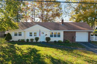 25 Honeysuckle Road, Warwick, RI 02888