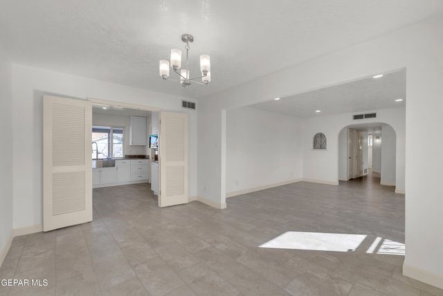 9325 W H Burges Drive, El Paso, TX 79925