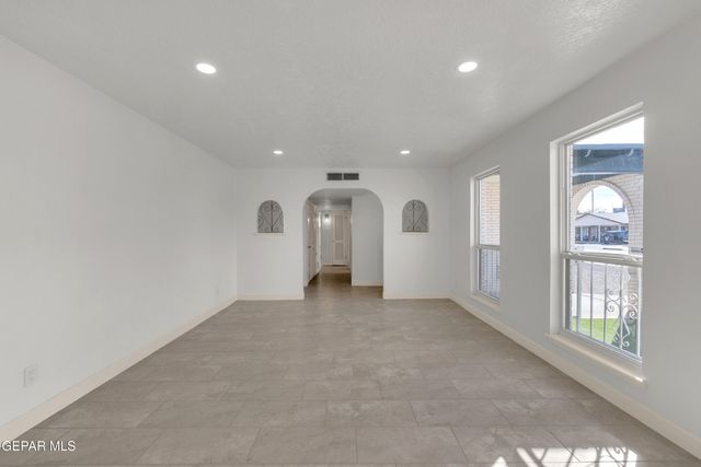 9325 W H Burges Drive, El Paso, TX 79925