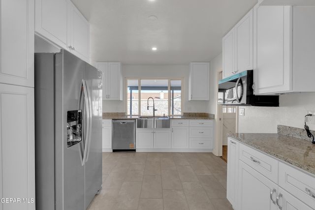 9325 W H Burges Drive, El Paso, TX 79925