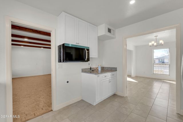 9325 W H Burges Drive, El Paso, TX 79925