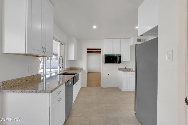 9325 W H Burges Drive, El Paso, TX 79925