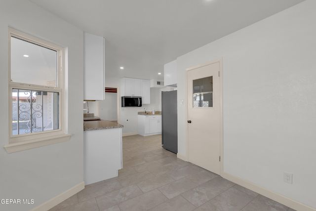 9325 W H Burges Drive, El Paso, TX 79925