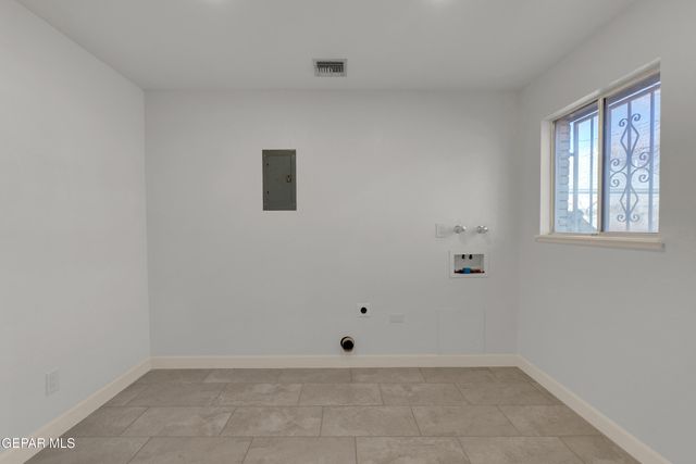 9325 W H Burges Drive, El Paso, TX 79925