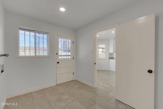 9325 W H Burges Drive, El Paso, TX 79925