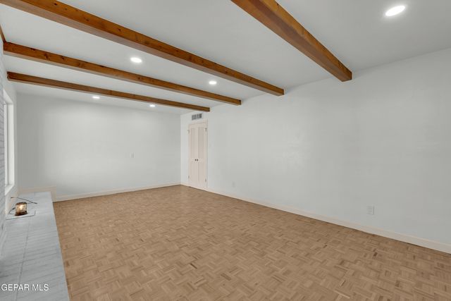 9325 W H Burges Drive, El Paso, TX 79925