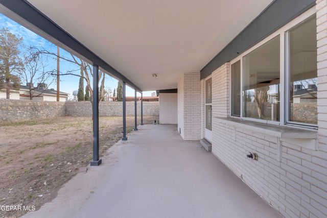 9325 W H Burges Drive, El Paso, TX 79925