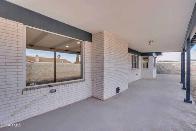 9325 W H Burges Drive, El Paso, TX 79925