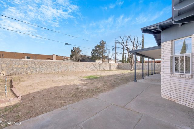 9325 W H Burges Drive, El Paso, TX 79925