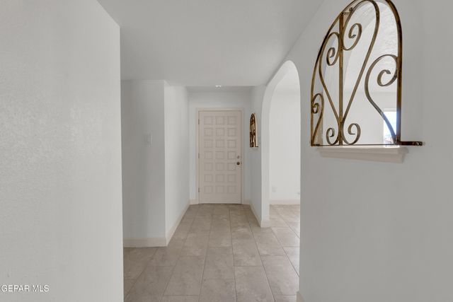 9325 W H Burges Drive, El Paso, TX 79925