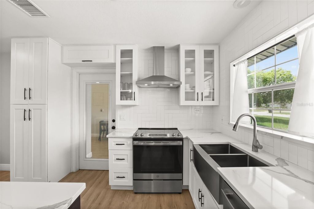 Image 15 of property listing at 4515 BRADLEY AVENUE, Orlando, FL 32839