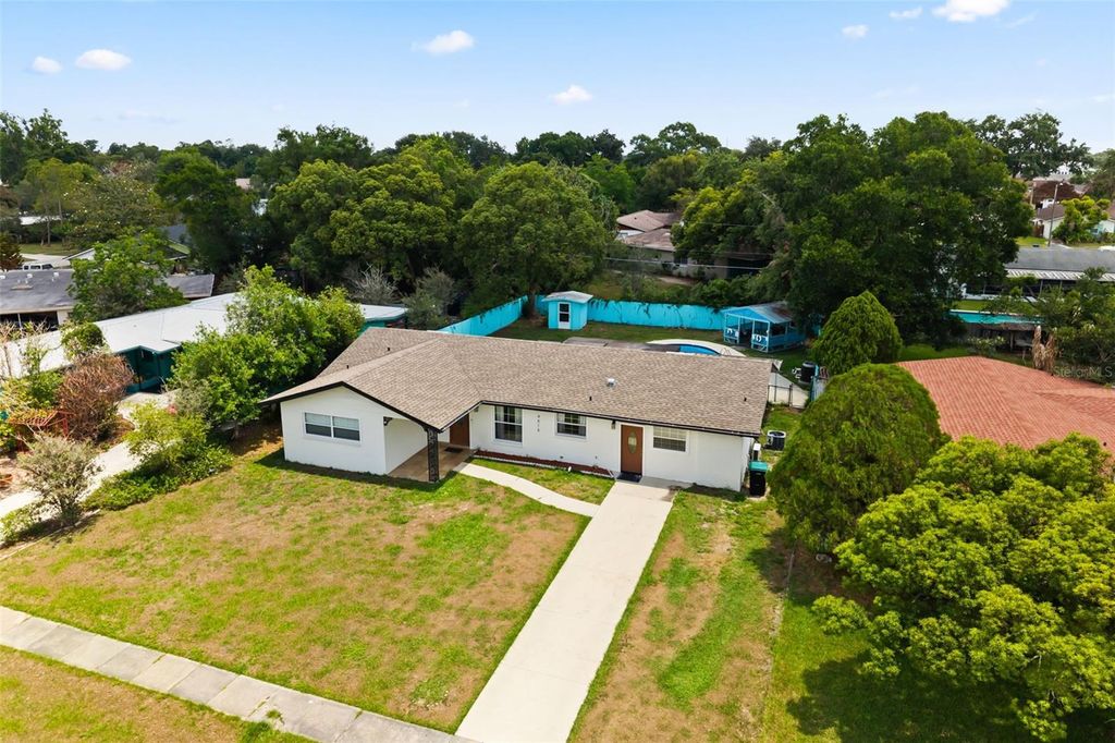 Image 5 of property listing at 4515 BRADLEY AVENUE, Orlando, FL 32839