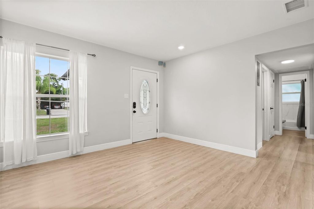 Image 6 of property listing at 4515 BRADLEY AVENUE, Orlando, FL 32839