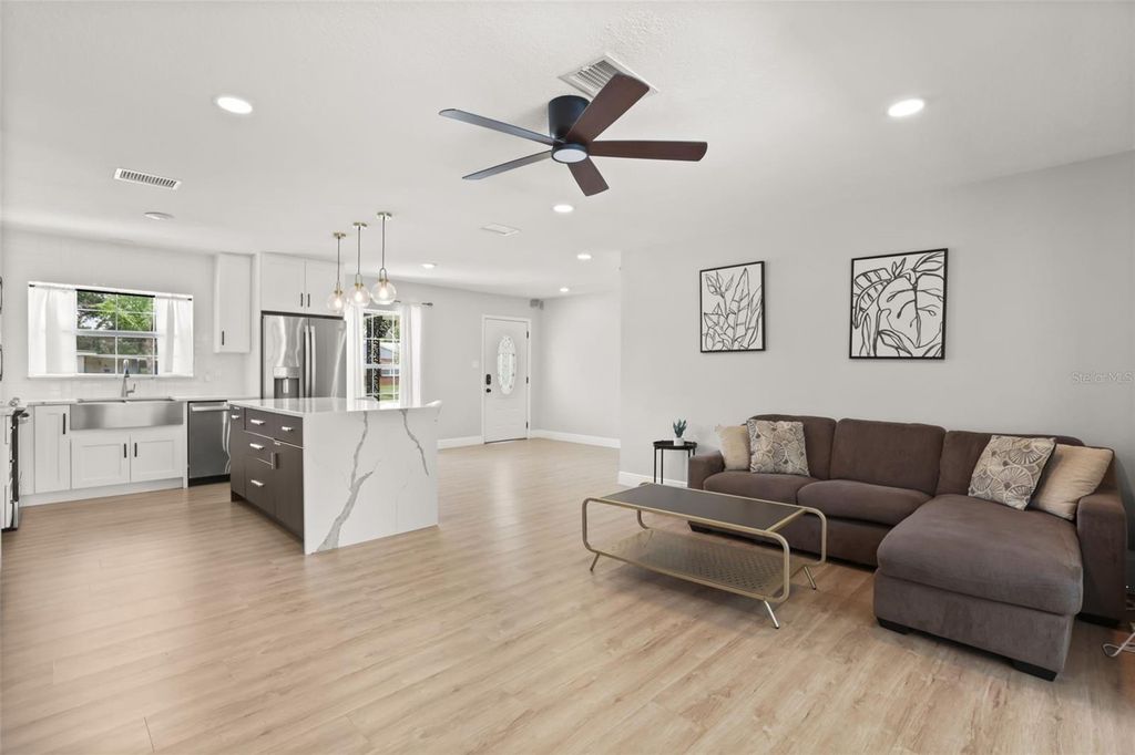 Image 9 of property listing at 4515 BRADLEY AVENUE, Orlando, FL 32839