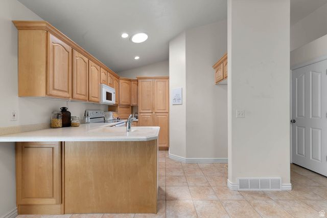 7471 S GREENWOOD VILLAGE DR, Midvale, UT 84047