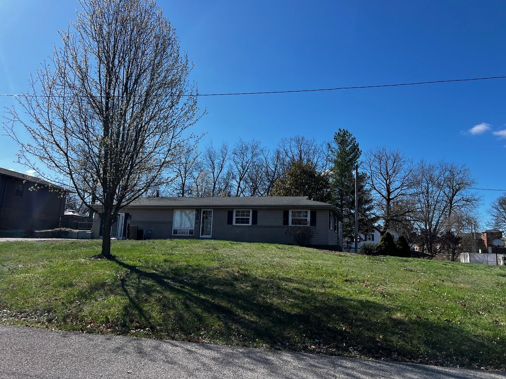 33 Westwood Drive, Mt Vernon, IL 62864