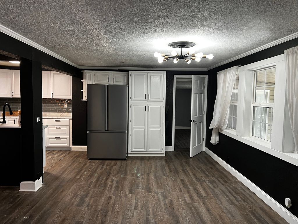 Image 13 of property listing at 33 Westwood Drive, Mt Vernon, IL 62864