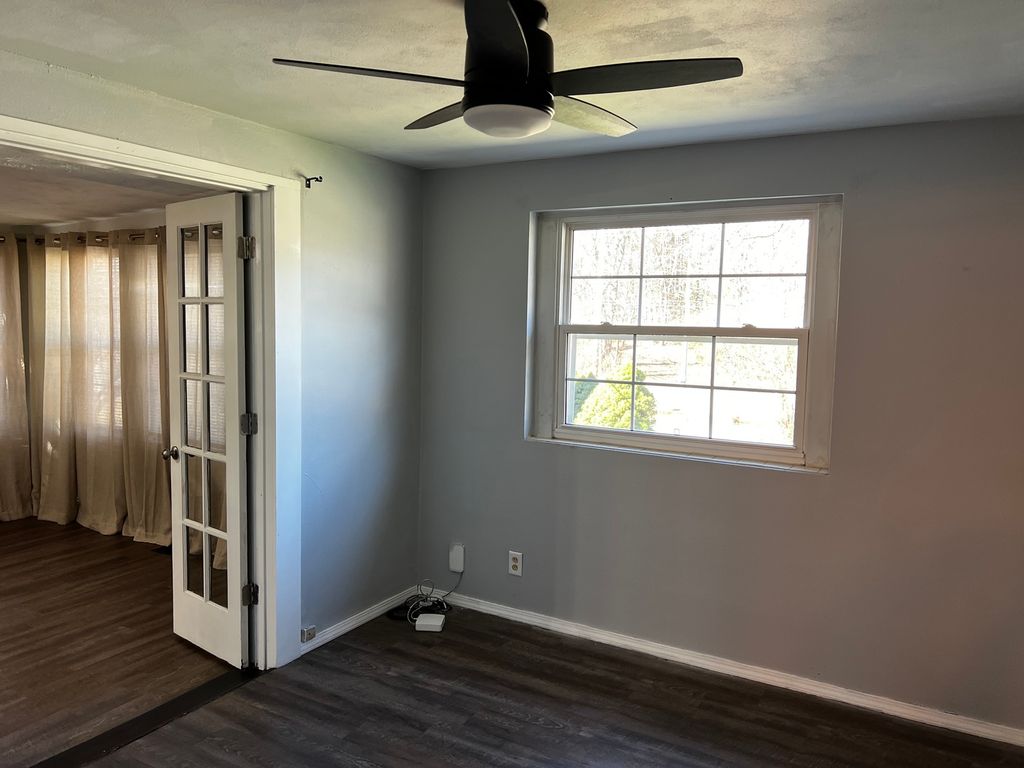 Image 17 of property listing at 33 Westwood Drive, Mt Vernon, IL 62864