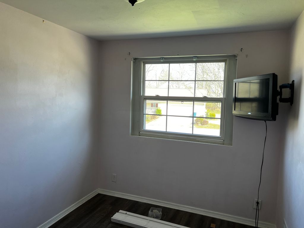 Image 20 of property listing at 33 Westwood Drive, Mt Vernon, IL 62864